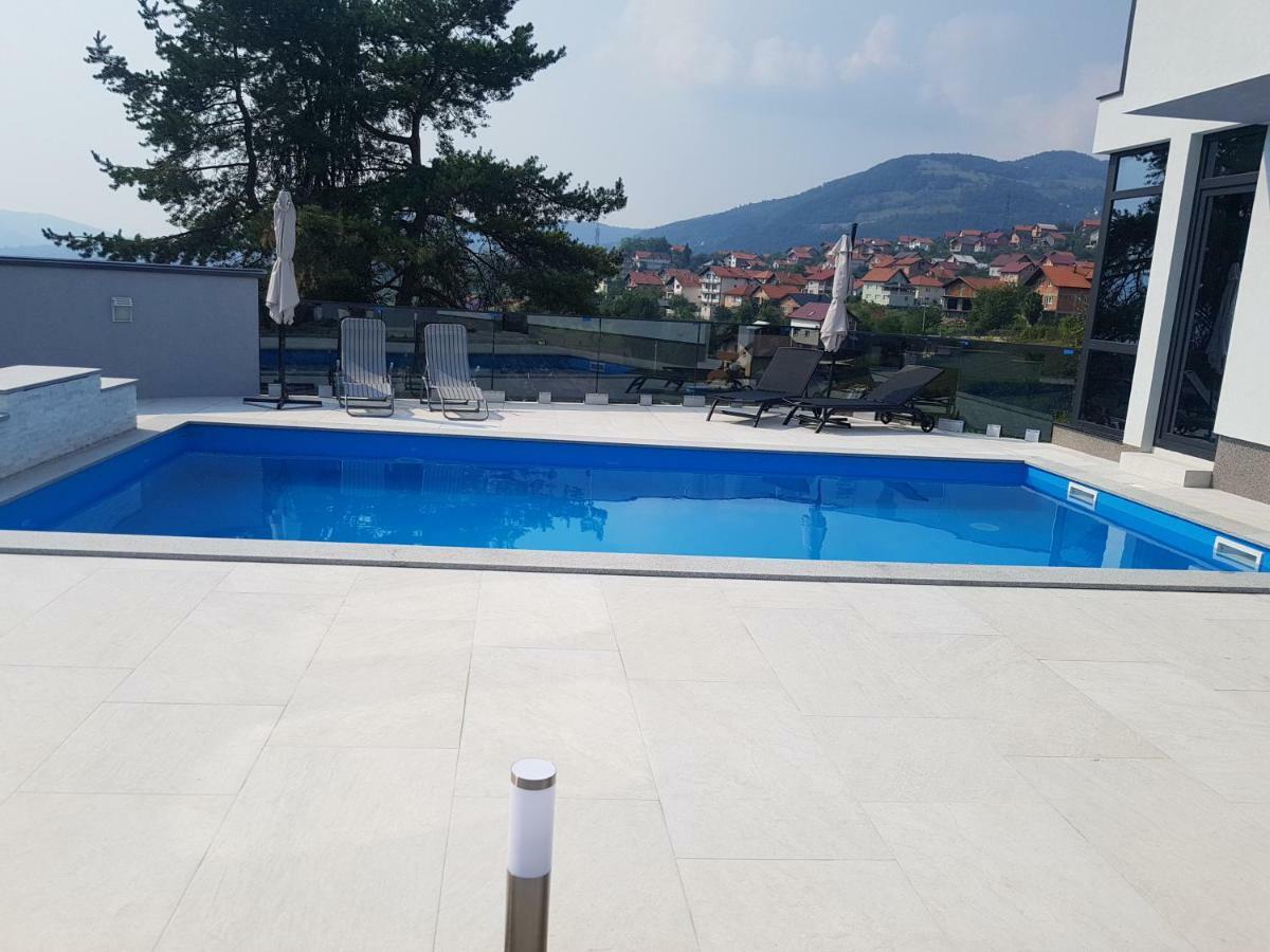 Villa Mensur,s *