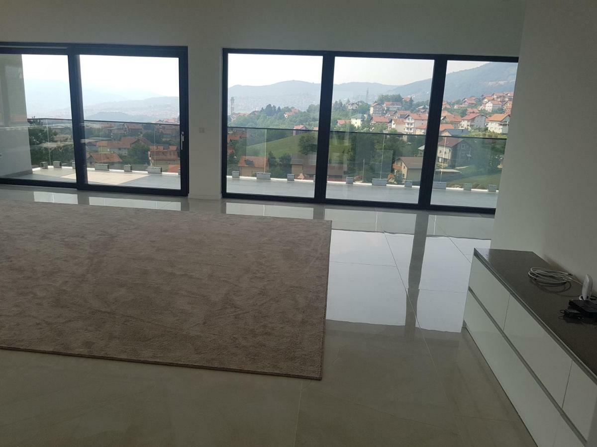 Villa Mensur,s *