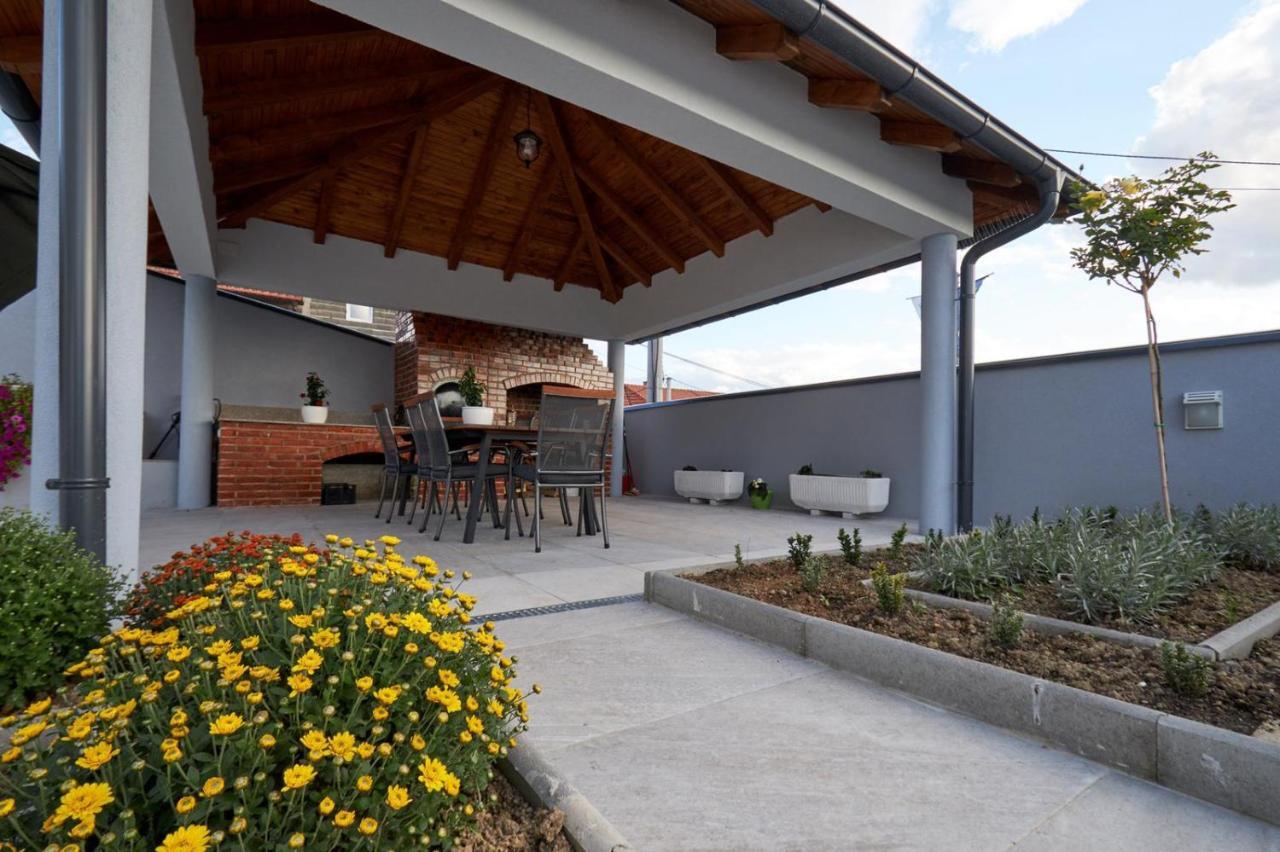 Mensur,s Villa *