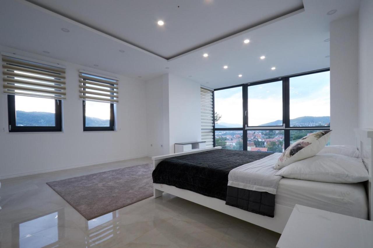 Villa Mensur,s *